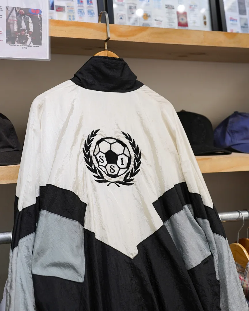 VINTAGE AUSTRALIAN SOCCER REFEREES S.S.I WINDBREAKER hover