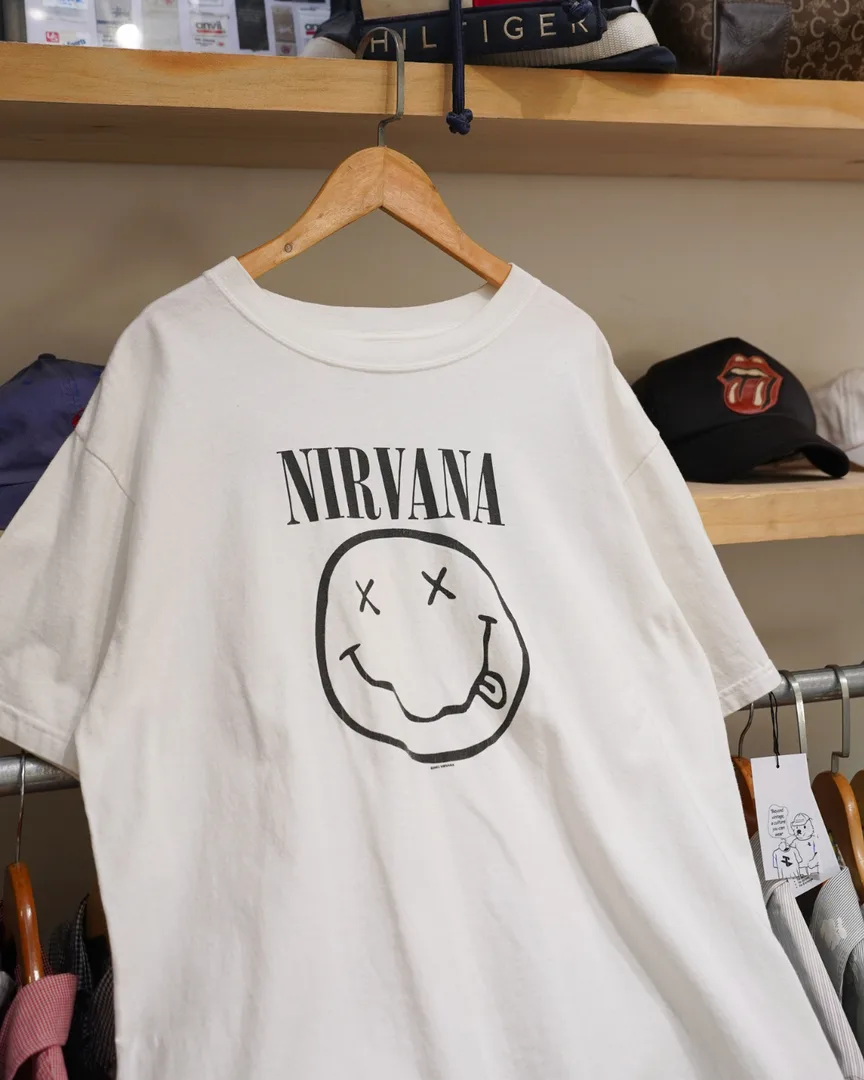 2003 VINTAGE NIRVANA SMILEY FACE FLOWER SNIFFIN KITTY PETTIN TEE